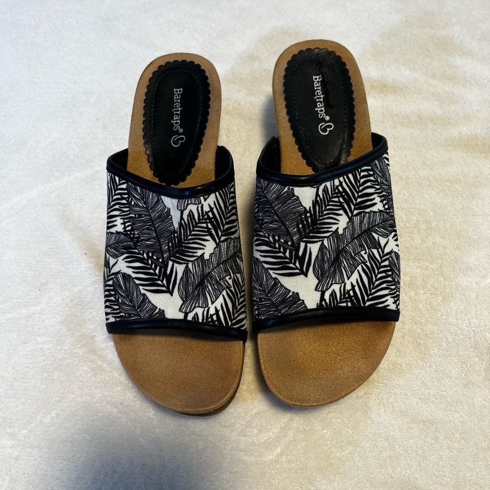 Baretraps Black & White Palm Leaf Print Wedge Sandals Slip-On Slides